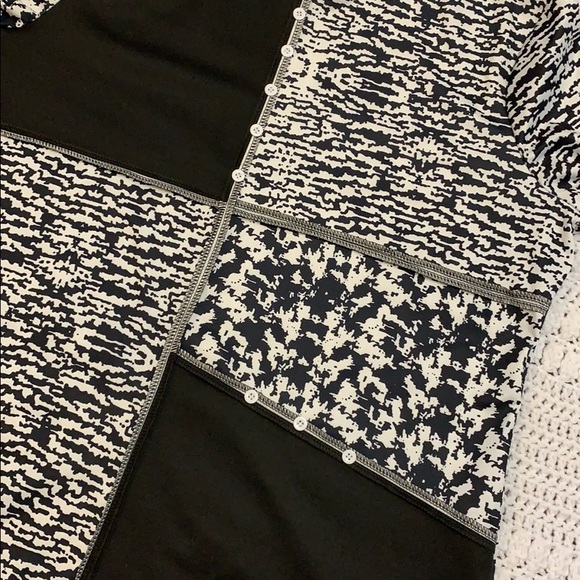 Tops - Women’s Color Block Career Top. Size XXL